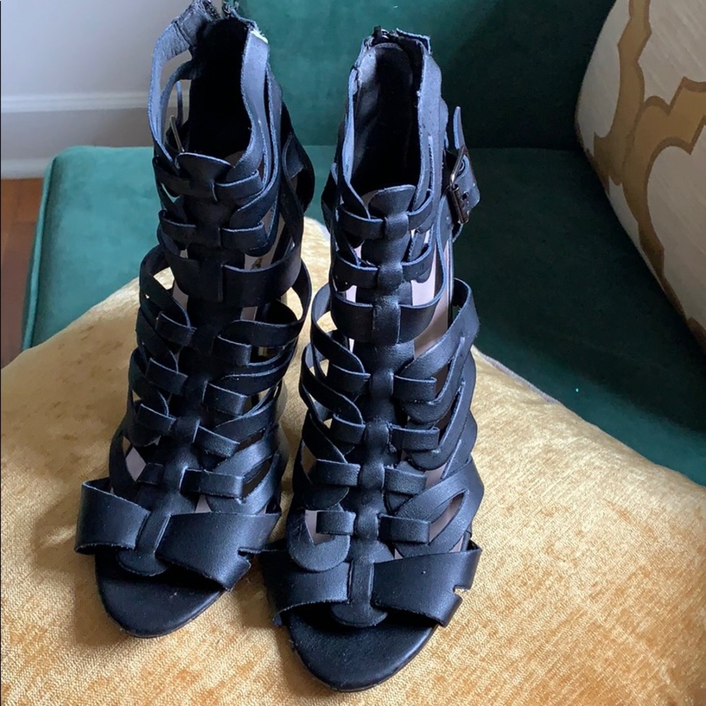 Medium heeled sandals